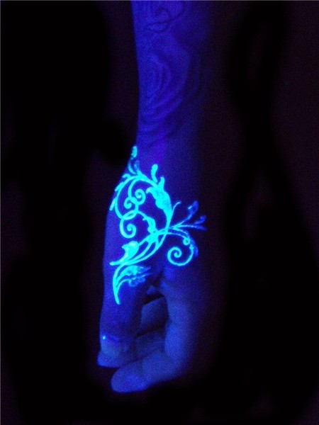 17+ UV Tattoos On Hands