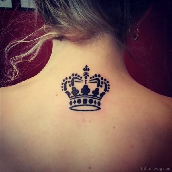 22 Pleasing Queen Crown Neck Tattoos