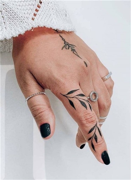 25 Cool Finger Tattoo Ideas You Need To Try - Women Fashion