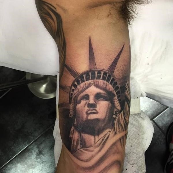 30+ Awesome Statue Of Liberty Tattoos
