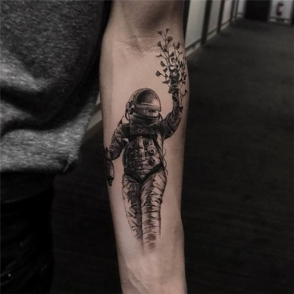 30 Cool Astronaut Tattoo Designs for Space Lovers - Page 2 o