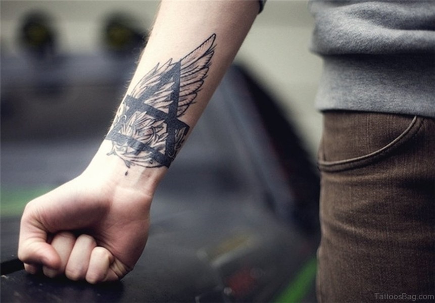 37 Rare Geometric Tattoos On Wrist