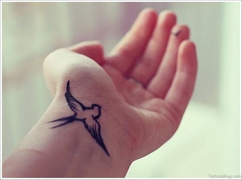 50 Suitable Swallow Tattoos For Wrist