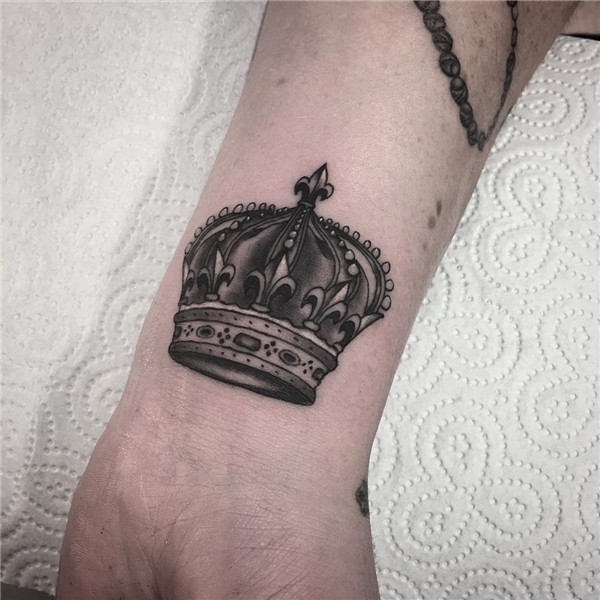 80+ Noble Crown Tattoo Designs - Treat Yourself Like Royalty