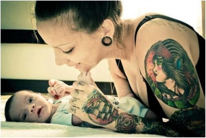 A Tattooed Mother, So What? : Noda Luka