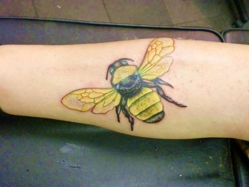 Amazing bumblebee insect tattoo design - Tattoos Book - 65.0