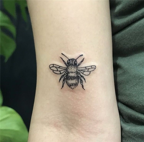 BEE Tattoo // @tukoi on Instagram #TattooYou Bee tattoo, Tat