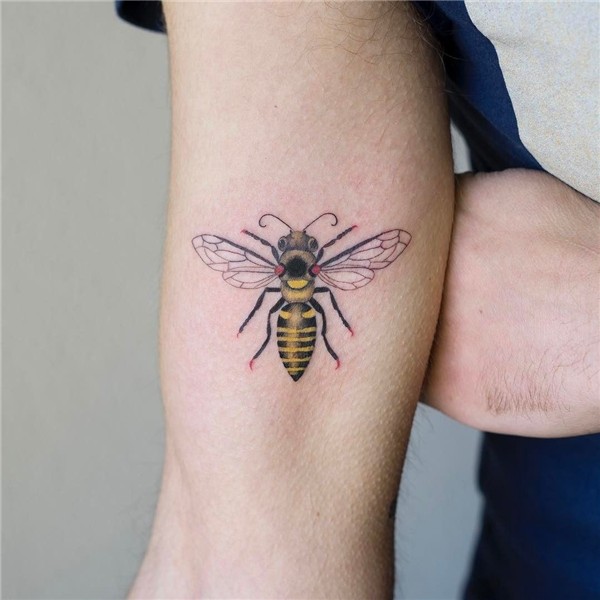 #Bee 🐝 ZiHee Tattoo Bumble bee tattoo, Honey bee tattoo, Bee