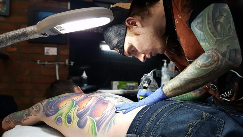 Being A Tattoo Artist Is A Pain In The Neck, Study Finds - N