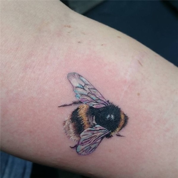 Bumble bees are taking over #bumblebeetattoo #beetattoo #ins