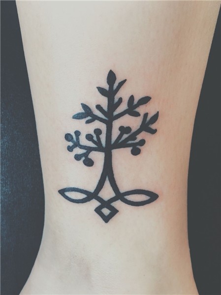 Celtic tree tattoo Celtic tree tattoos, Symbol for family ta
