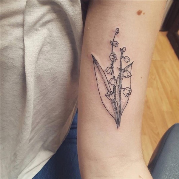 Cute flower wrist tattoo Tattoos, Lily tattoo, Wrist tattoos