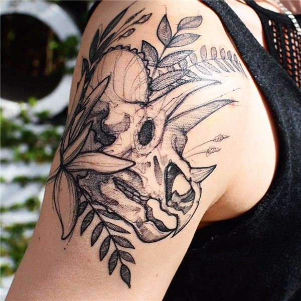 Dinosaur tattoo on upper arm Dinosaur tattoos, Tattoos, Body