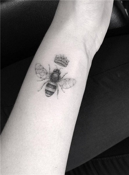 Dr. Woo Tattoo Artist Half Needle Tattoo Bee Queen Queen bee