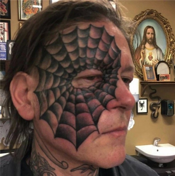 FOTO/ T’i hapësh telashe vetes me tatuazhe në - Syri Lajmi i