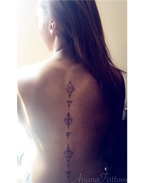 Feminine tribal tattoo. Spine tattoo Tatuajes columna mujer,