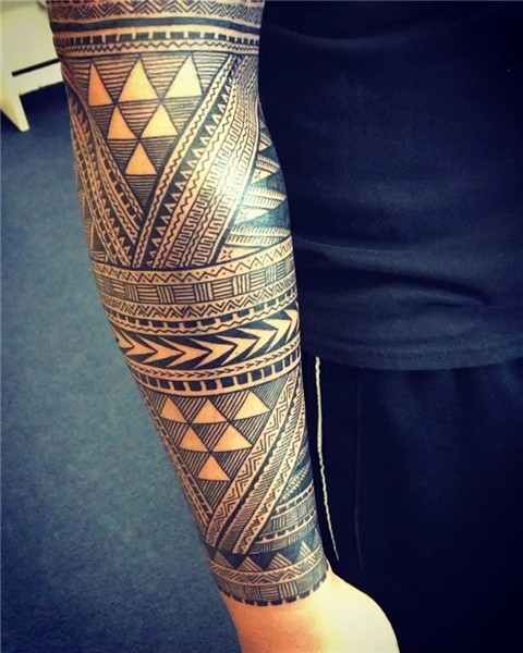 Hawaiian styled forearm tattoo by Michael Fatutoa @samoan_mi