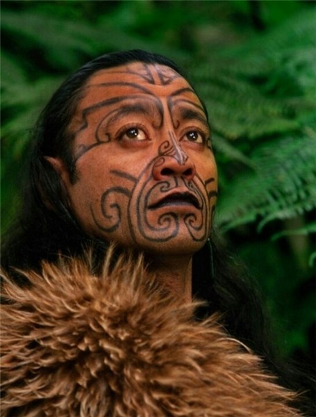 Hombre maori Face tattoos for men, Face, World cultures