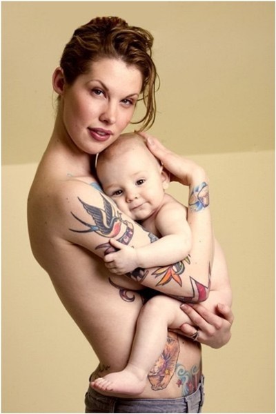 Inked And Beautiful: 35 Photos Of Loving Tattooed Mothers