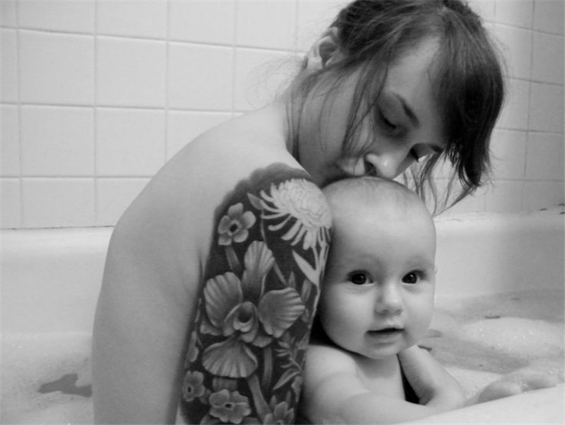 Inked And Beautiful: 35 Photos Of Loving Tattooed Mothers Pa