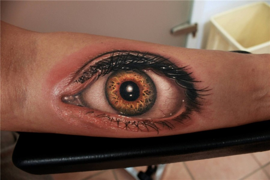Kingstreet tattoo, Lübeck Eyeball tattoo, Realistic eye tatt