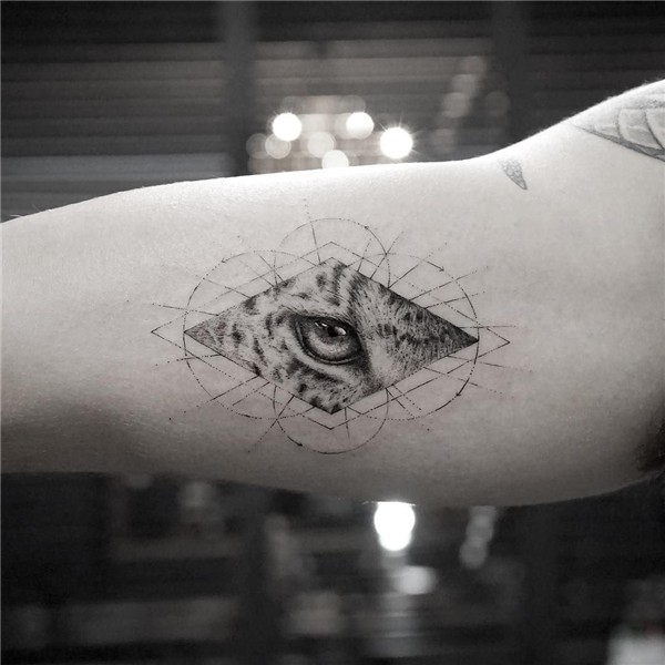 Leopard eye tattoo. Fine line tattoos are little accessories