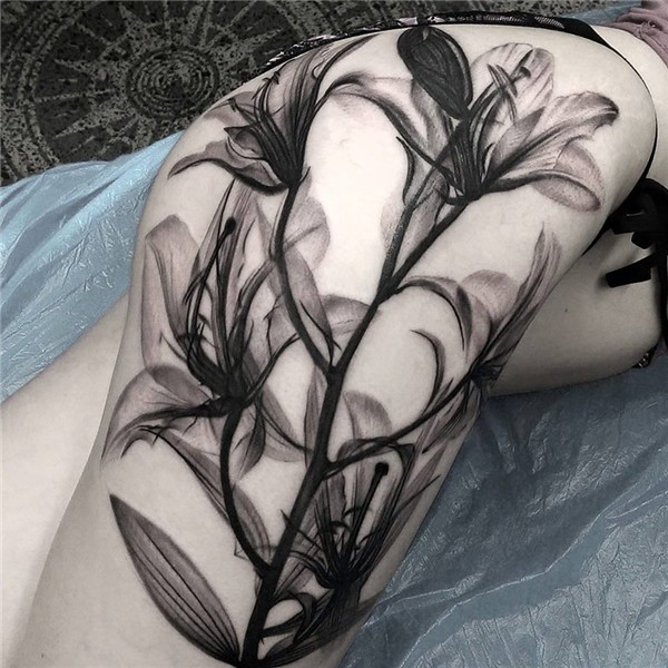 Lilies Hip & Thigh Piece