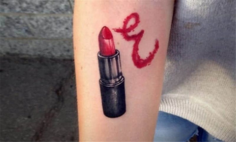 Lipstick tattoos, collection of designs and ideas Tattooing