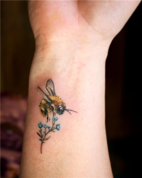 Little #bumblebeetattoo done by @becka169 Cool tattoos, Bumb