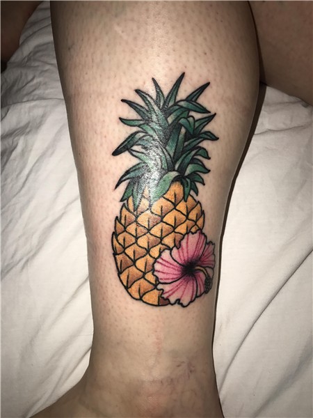 My girlfriend got a pineapple with a hibiscus! Done by Justi