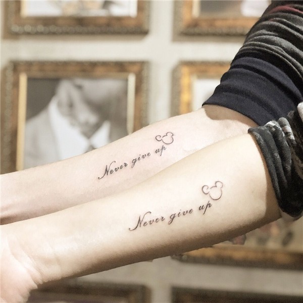 Never give up Tattoo vorlagen, Tattoo ideen, Schriftzug