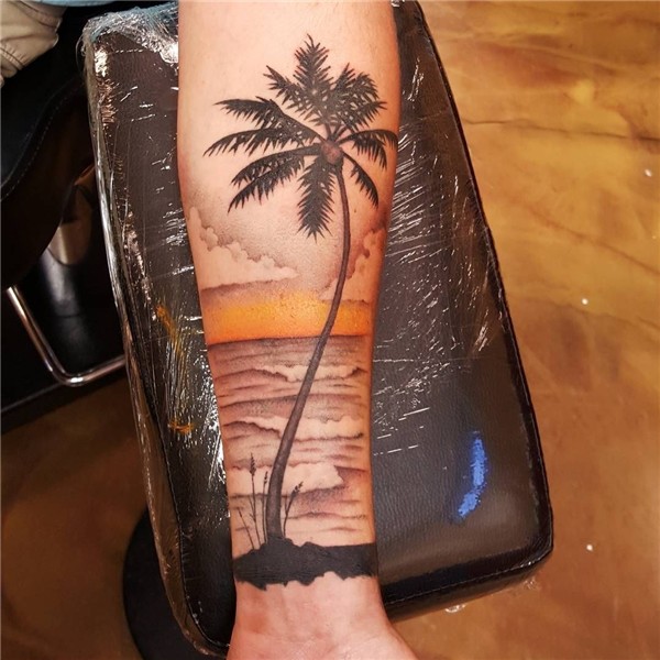 Palm Tree Tattoo 120 Palm tree tattoo, Tree tattoo, Tree sle