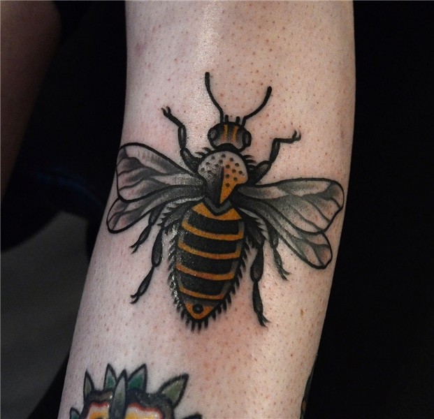 Pin by Claire Kelly R. on tattoo + tattoo + tattoo Honey bee