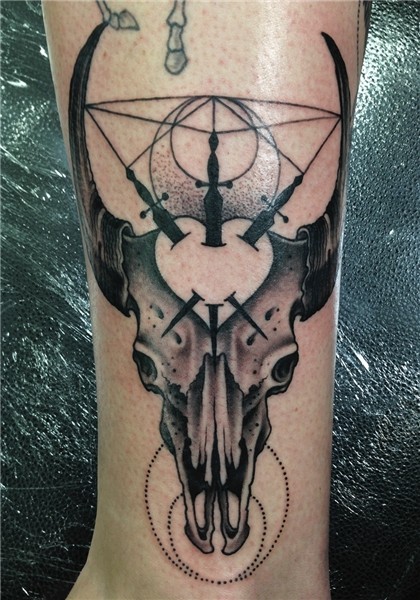 Pin by Nikko Villanueva on Shmoke Bull skull tattoos, Skull