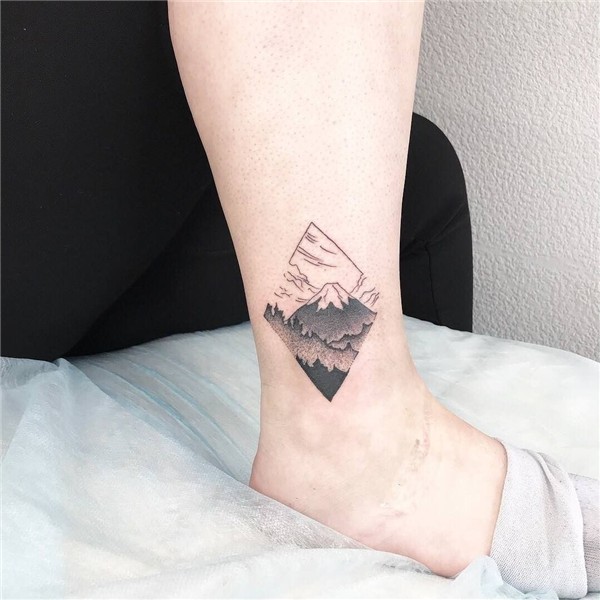 Pin by Prab Nathan on Tattoo Mountain tattoo, Mountain tatto