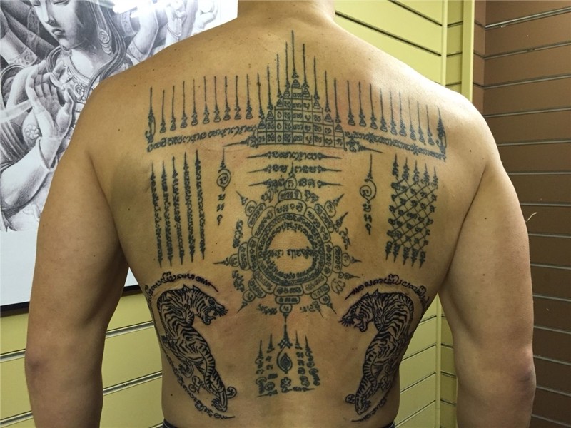 Pin op Sak Yant - Sak Yant Tattoo - Tatouage Thaïlandais