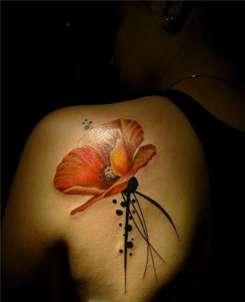 Poppy tattoo by Manu Manu Tattoo Poppy flower tattoo, Poppie
