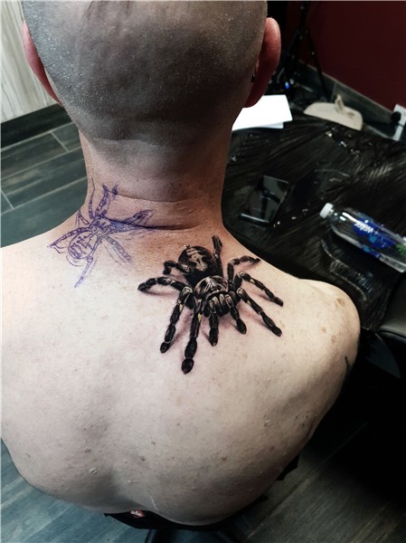 Realistic Tarantula On 62-year-old’s Tattoo Makes People Scr