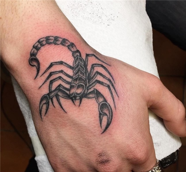 Scorpion Tattoos Tatouage de scorpion, Tatouages mains, Tatt