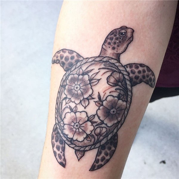 Sea turtle and flowers for Ragan! Thanks dude! #tattoo #tatt
