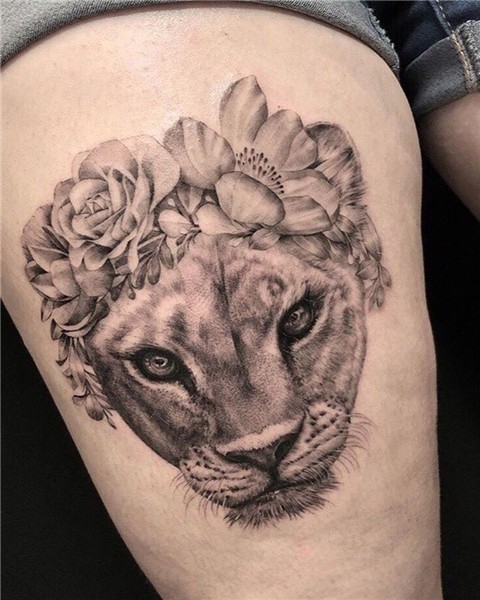 ▷ Small Geometric Lioness Tattoo