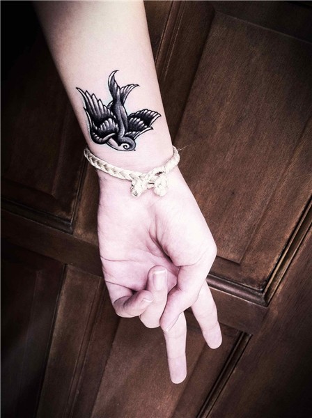 Small Wrist Tattoos for Females (70 photos)