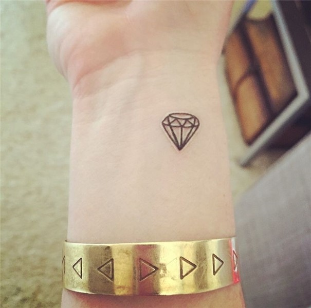 Small diamond tattoo Tatuaje pequeño de diamante, Tatuajes d
