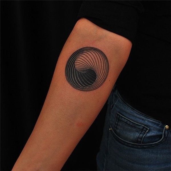 Small yinyang linework on inner arm. Done by @martinssilins1