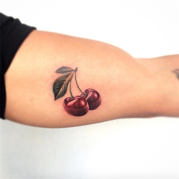 Stunning pair of cherries by Bryan Gutierrez Tatuajes de cer