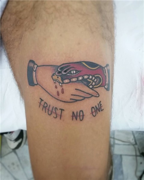 TRUST NO ONE, FIDATI. #zerosei #tattoo #tatuaggio #roma #gab