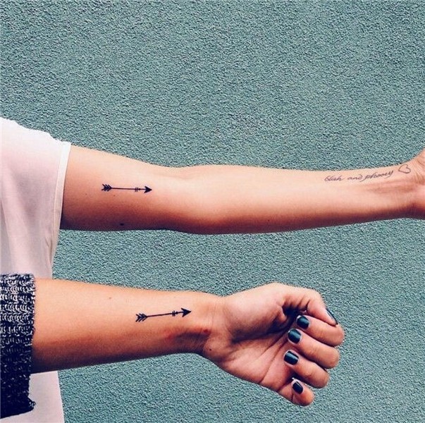 Tatouages pour le poignet : une flèche - Instagram/tatouages