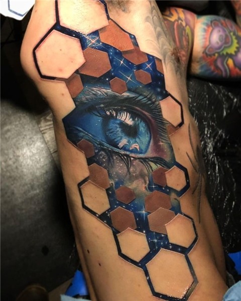 Tattoo artist Jesse Rix creates optical illusion tattoo desi