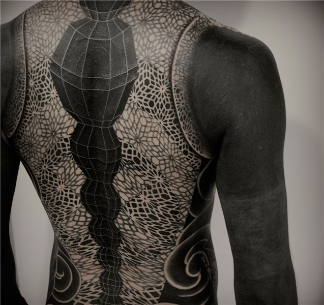 Tattoo bodysuit male: Bodybuilder Pays Thousands to Get His