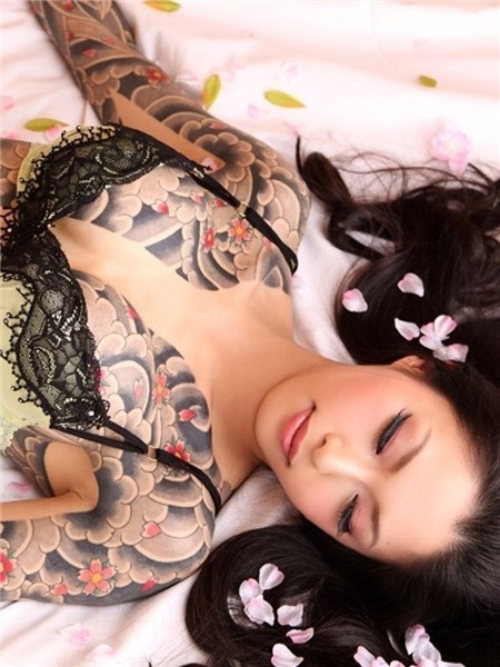 Tattooed Women Possess Higher Self-Esteem! Girl tattoos, Tat